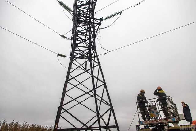 Відключення світла: названі регіони, де найважча ситуація з електрикою
