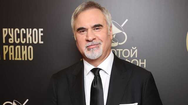 "Героям слава!": Меладзе на концерті з чаркою в руках відповів на українське привітання