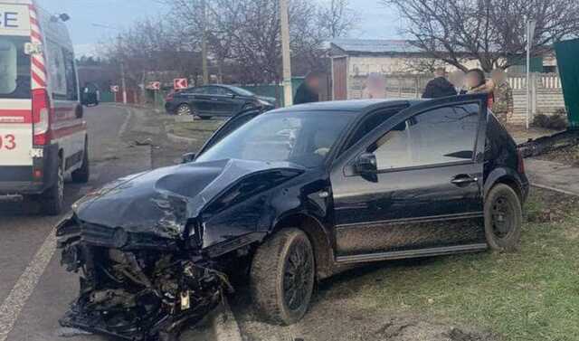 На Київщині п’яний водій злетів з дороги біля паркану