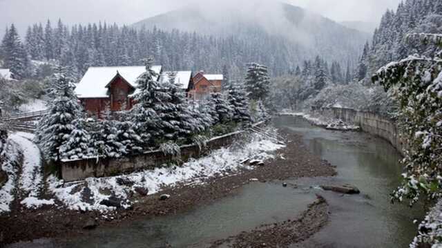 Синоптики попередили про підйом води в річках та небезпеку сходу лавин у Карпатах