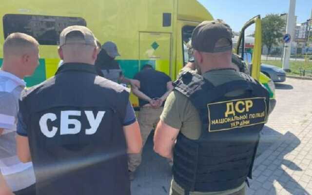 Волонтери продали “гуманітарний“ Mitsubishi Pajero