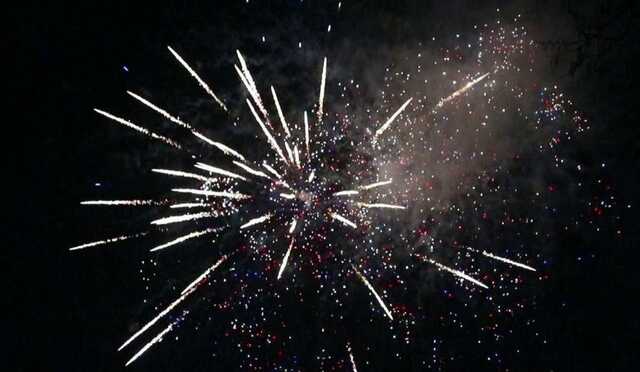 У Києві затримали підозрюваного у запусках феєрверків на Оболоні