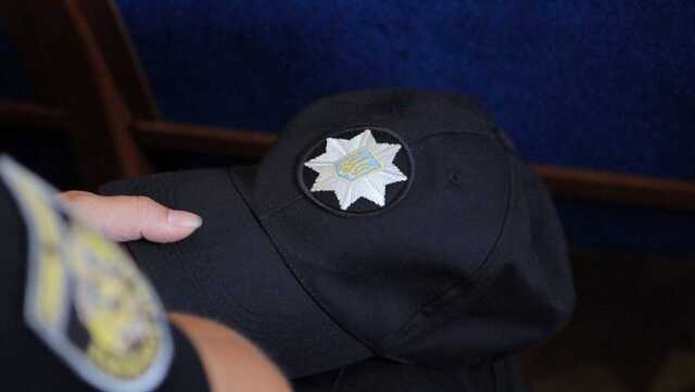 У Києві поліцейського засудили за шахрайство