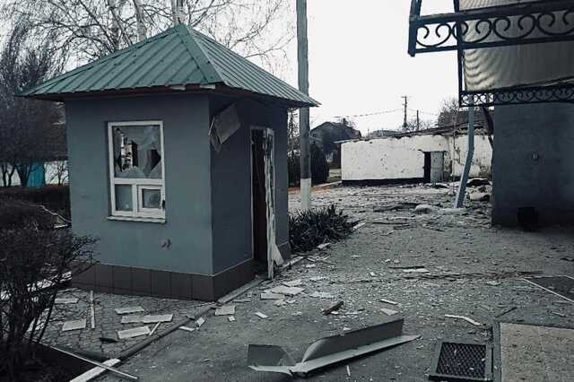 Росіяни вдарили по пожежній частині у Херсоні: фото наслідків