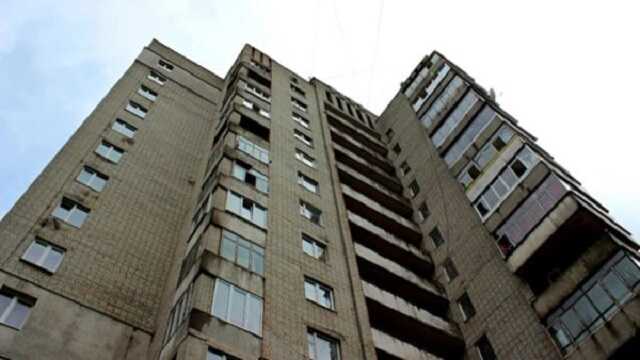 У Києві підліток випав з вікна на 20-му поверсі та загинув