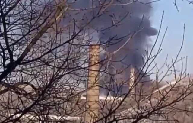 У Донецьку "бавовна": в районі металопрокатного заводу, піднявся чорний дим