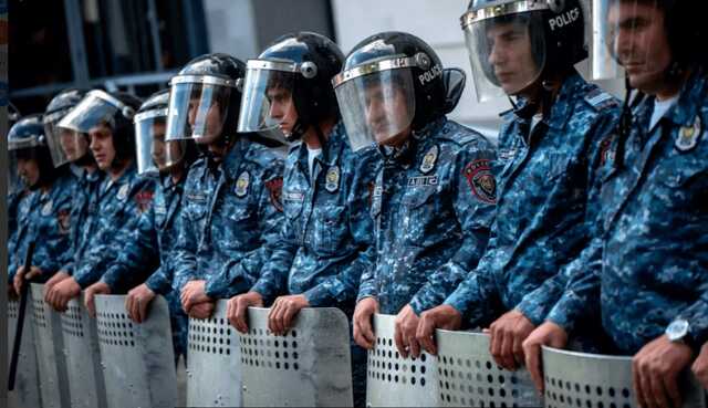 Задержаны 65 человек: в Армении выступили против российских "миротворцев" в Гюмри