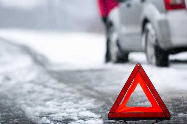 В Киеве с утра из-за гололеда произошло более 30 ДТП: есть пострадавшие