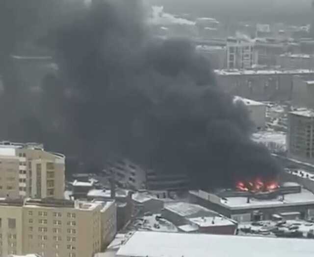 У Москві спалахнула потужна пожежа, піднявся стовп чорного диму