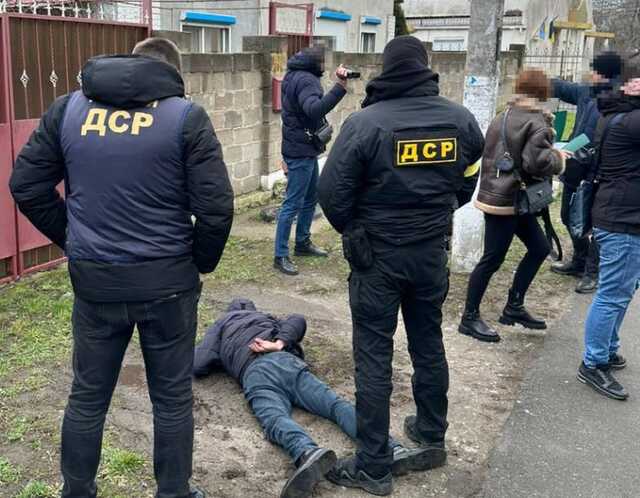 Посадовець Чорноморської міськради вимагав хабаря за встановлення торгівельної точки