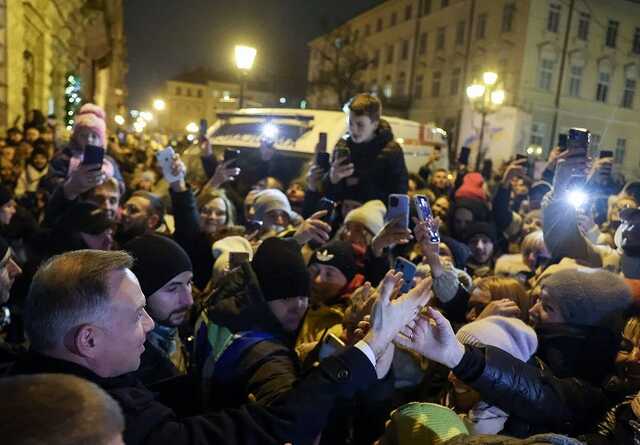 Під оплески та схвальні овації: львів’яни влаштували президенту Польщі Анджею Дуді теплу зустріч