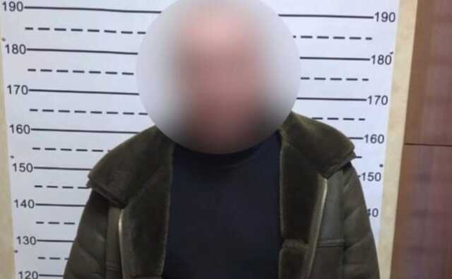 Чоловік намагався задушити перехожу у Вінниці