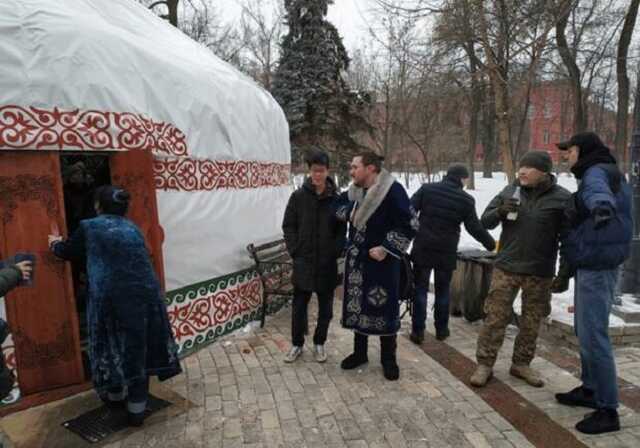 У центрі Києва почала працювати "Юрта незламності"