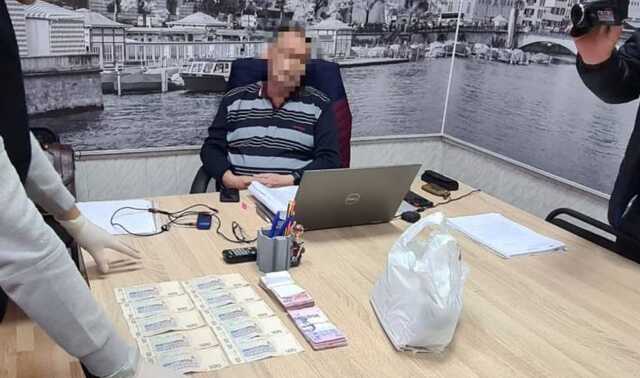 У Запоріжжі на хабарі затримали посадовця держпідприємства