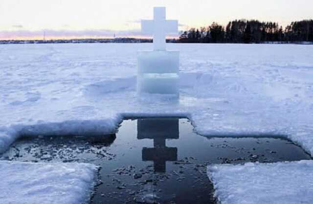 Киян закликали відмовитися від масових заходів та купань на Водохреще