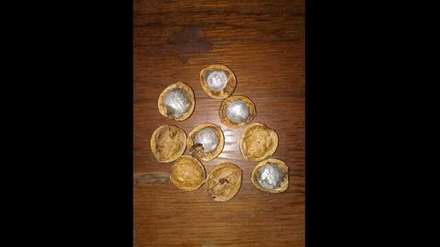 Сидящему в хмельницком СИЗО передали с воли марихуану в грецких орехах