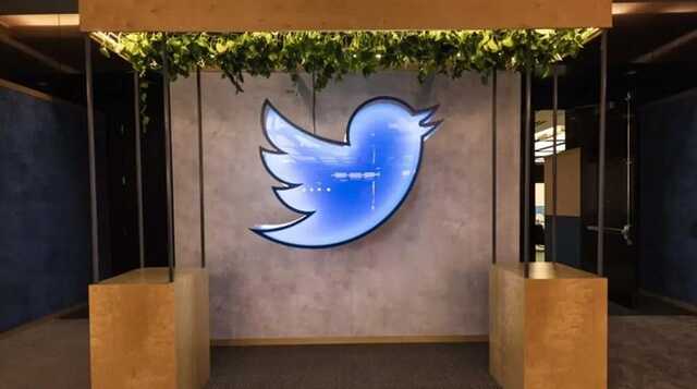На порозі банкрутства? Twitter виставила на аукціон "пташку" та офісні меблі