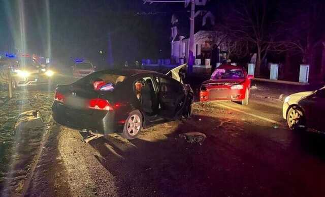 У Київській області зіткнулися два легковики: внаслідок ДТП постраждала вагітна