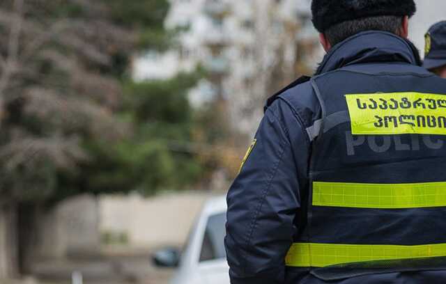 В Грузии бывший военный открыл стрельбу с балкона: есть погибшие и раненые