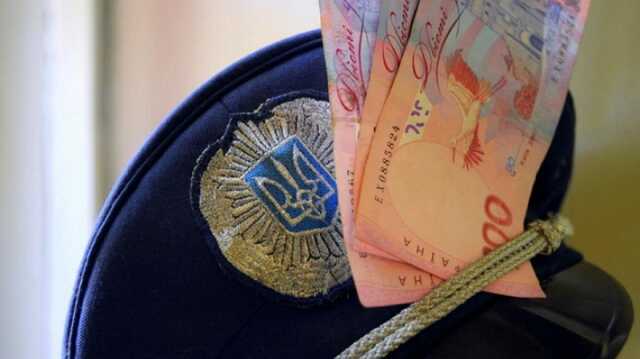 В Кременчуге мужчина хотел дать взятку патрульному за пьяного товарища