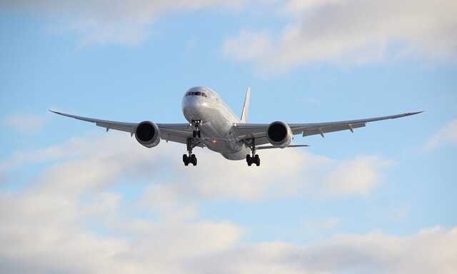 Літак, що прямує з Польщі до Греції, повідомив про бомбу на борту