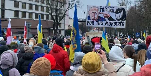 Біля посольства Росії у Польщі вимагали провести трибунал над Путіним та Лукашенком