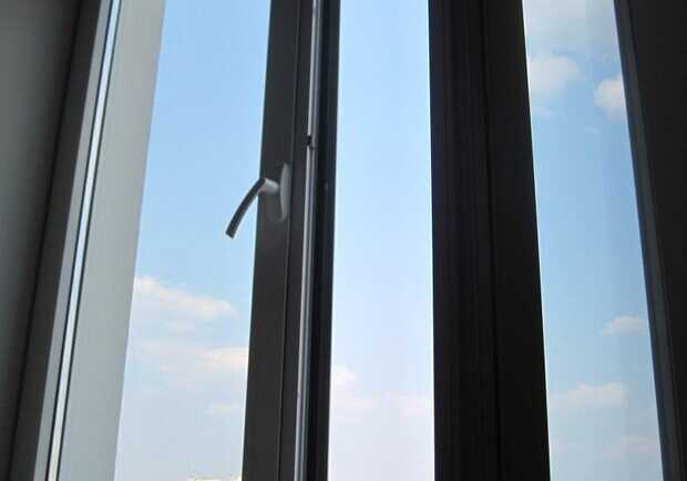 В Броварах с 9-го этажа выпал мужчина