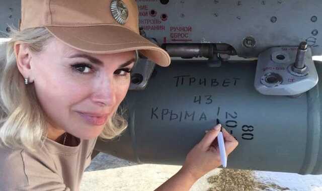 Зрадниця, яка мріяла про мир в українському Криму, розписалася на ракеті окупантів