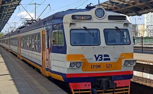 Київська кільцева електричка затримується через НП