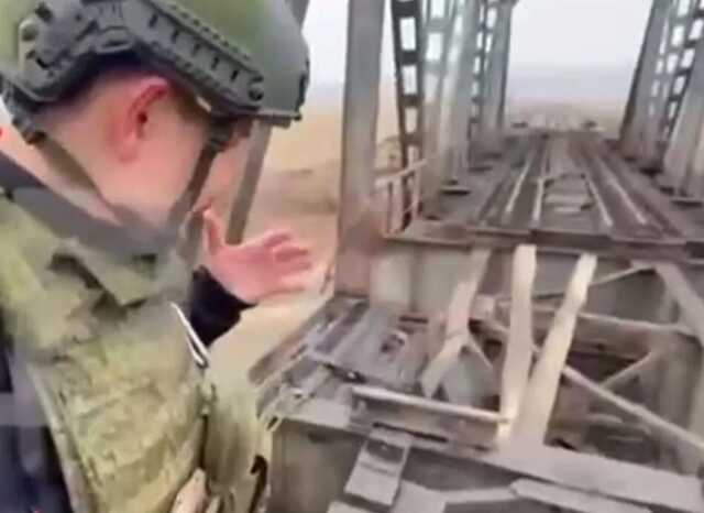 Под Мелитополем повредили мост, по которому войска РФ возили оружие