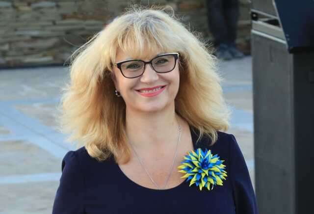 Директор Запорізької філармонії уникла покарання за розтрату грошей