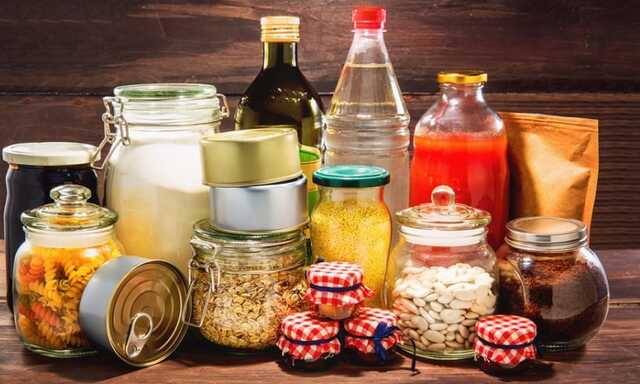 Українцям радять запастися їжею на випадок тривалих відключень світла