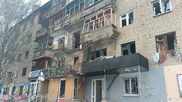 Окупанти з реактивної артилерії обстріляли центр Бахмут: пошкоджено багатоповерхівки