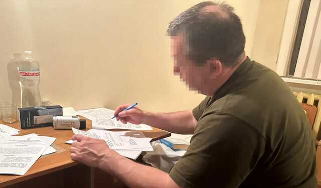 Керівництво комісії Медичних сил ЗСУ піймали на хабарі, вдома знайшли мільйони готівки