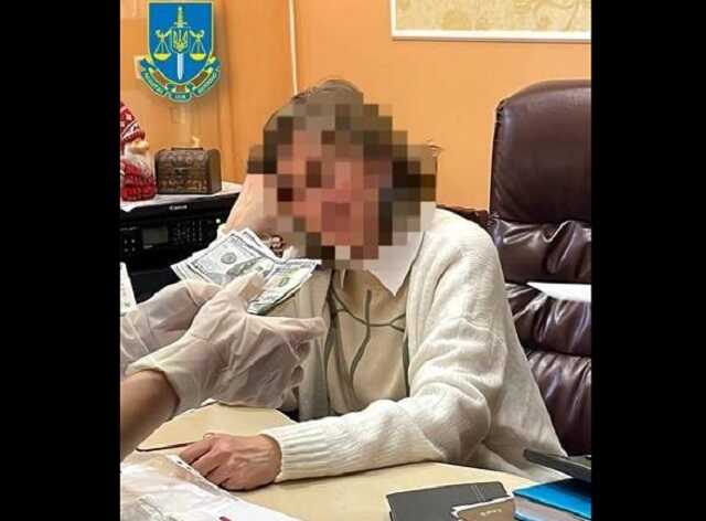 У Львові на хабарі затримали полковника та майора медслужби