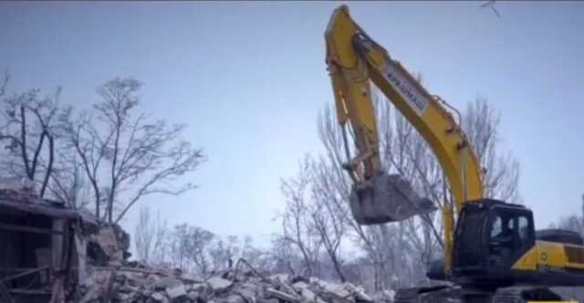 Окупанти почали зносити бульвар Хмельницького у центрі Маріуполя