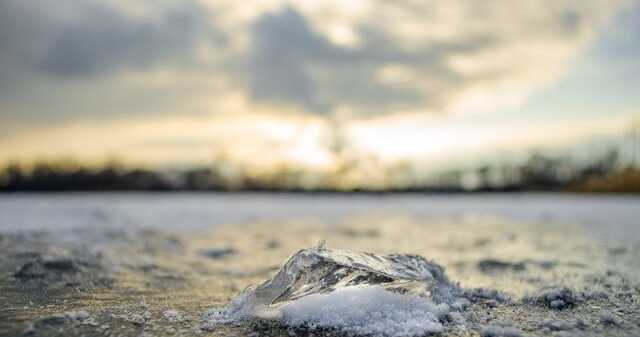 Одяг тягнув на дно: у Бердичеві під лід провалилася вагітна жінка