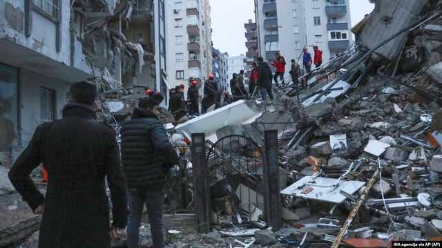 Посольство звернулося до українців у Туреччині через землетрус