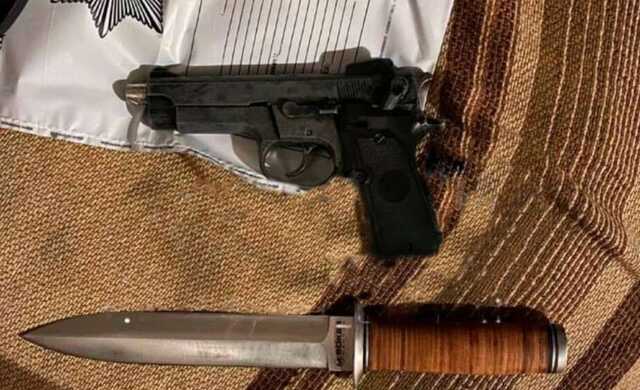 У Дніпрі у хостелі п’яний чоловік зі зброєю погрожував відвідувачам