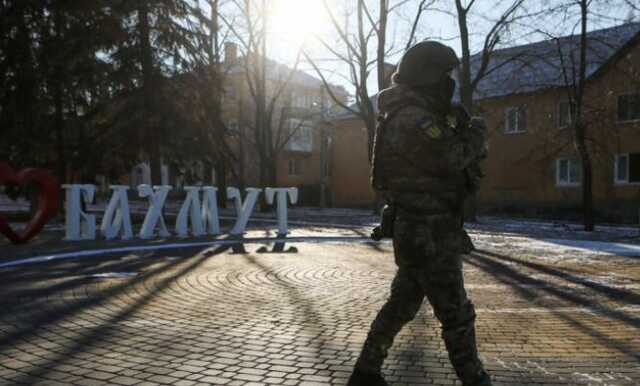 Зеленський пояснив, чому ЗСУ не виходять з Бахмута