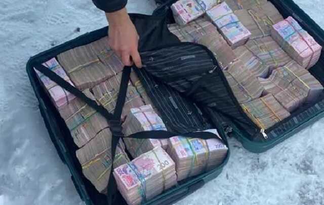 Вкрадену в окупації готівку незаконно ввозили в Україну: як працювала багатомільйонна схема