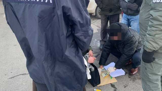 У Луцьку на хабарі затримали посадовців «Укртрансбезпеки»