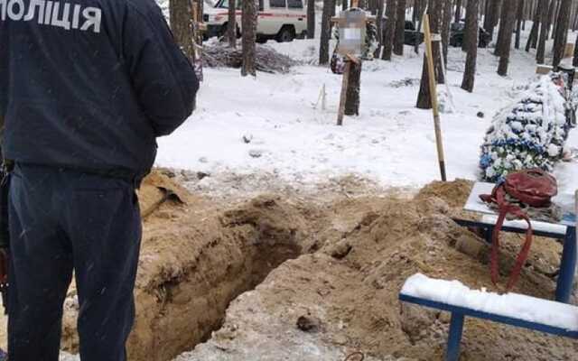 У Херсонській області ексгумували тіла двох людей, яких розстріляли військові РФ