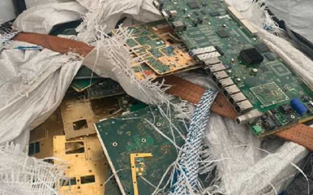 Волинських митників підозрюють у контрабанді дорогоцінних металів