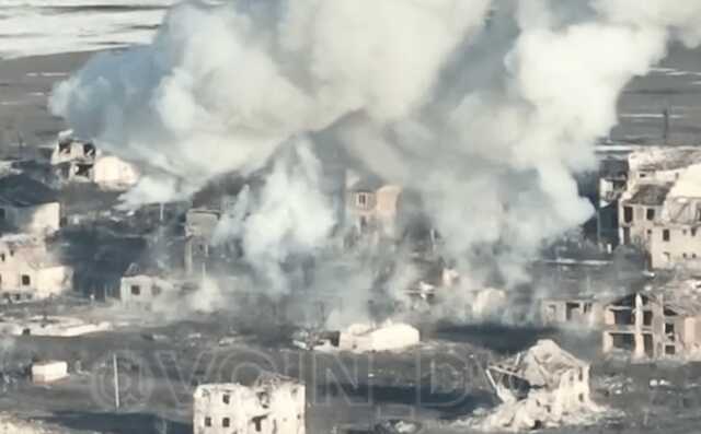 Війська РФ вдарили "Солнцепеком" по Вугледару: кадри руйнувань