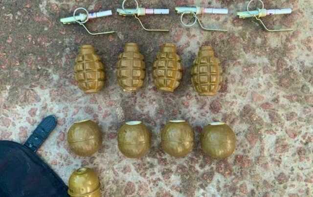 Мужчина угрожал гранатой продавщице в Броварах. У него нашли рюкзак "сюрпризов"