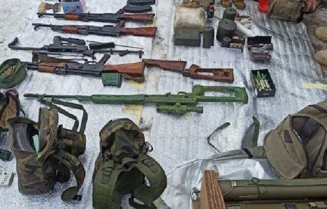 На Житомирщині у чоловіка вилучили велику партію зброї