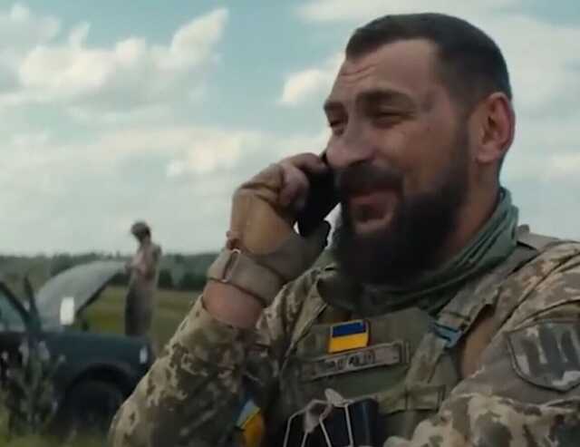 "Як замовкнуть усі автомати": українські військові зворушили особливим привітанням з Днем закоханих