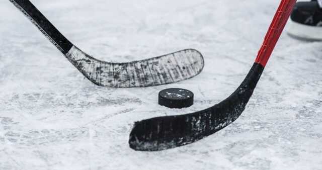 "Вот так дно". Раскрылась причина "искренней любви" в Россию президента IIHF