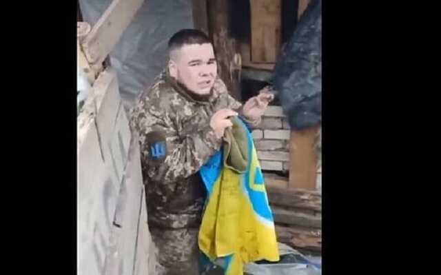 Российские солдаты издеваются над пленным украинцем над 53-й бригадой